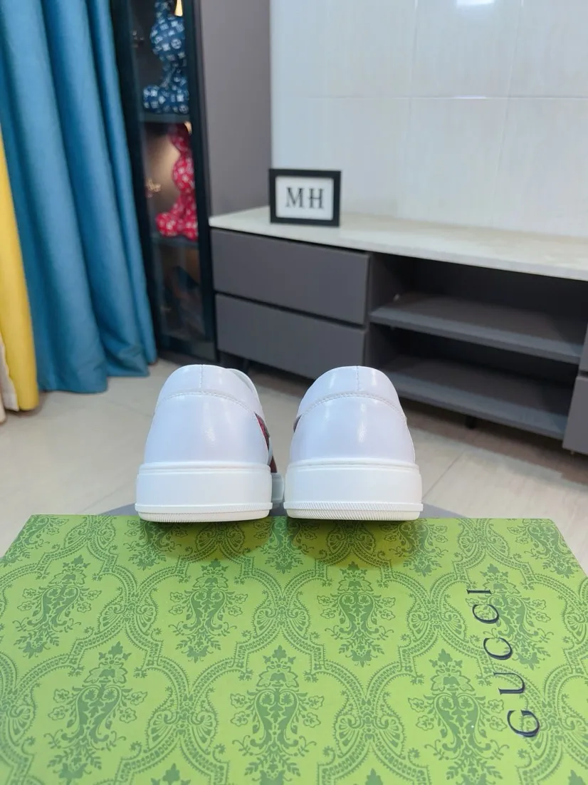 Men's shoes 💰360🌹🌹GUCCI [Gucci] New high-end brand of men's shoes, the latest fashionable casual men's shoes, trendy and versatile style, relaxed and sporty style, uppers imported from Italy, genuine leather lining and ultra-fine workmanship. Original personalized fashionable rubber wear-resistant outsole, light and comfortable on the foot, size 38-44